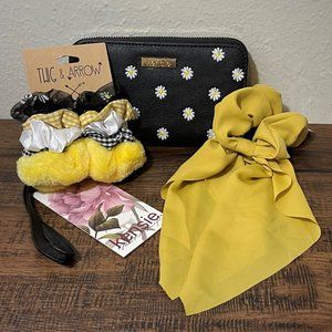 Daisies And Gingham Accessory Set NWT